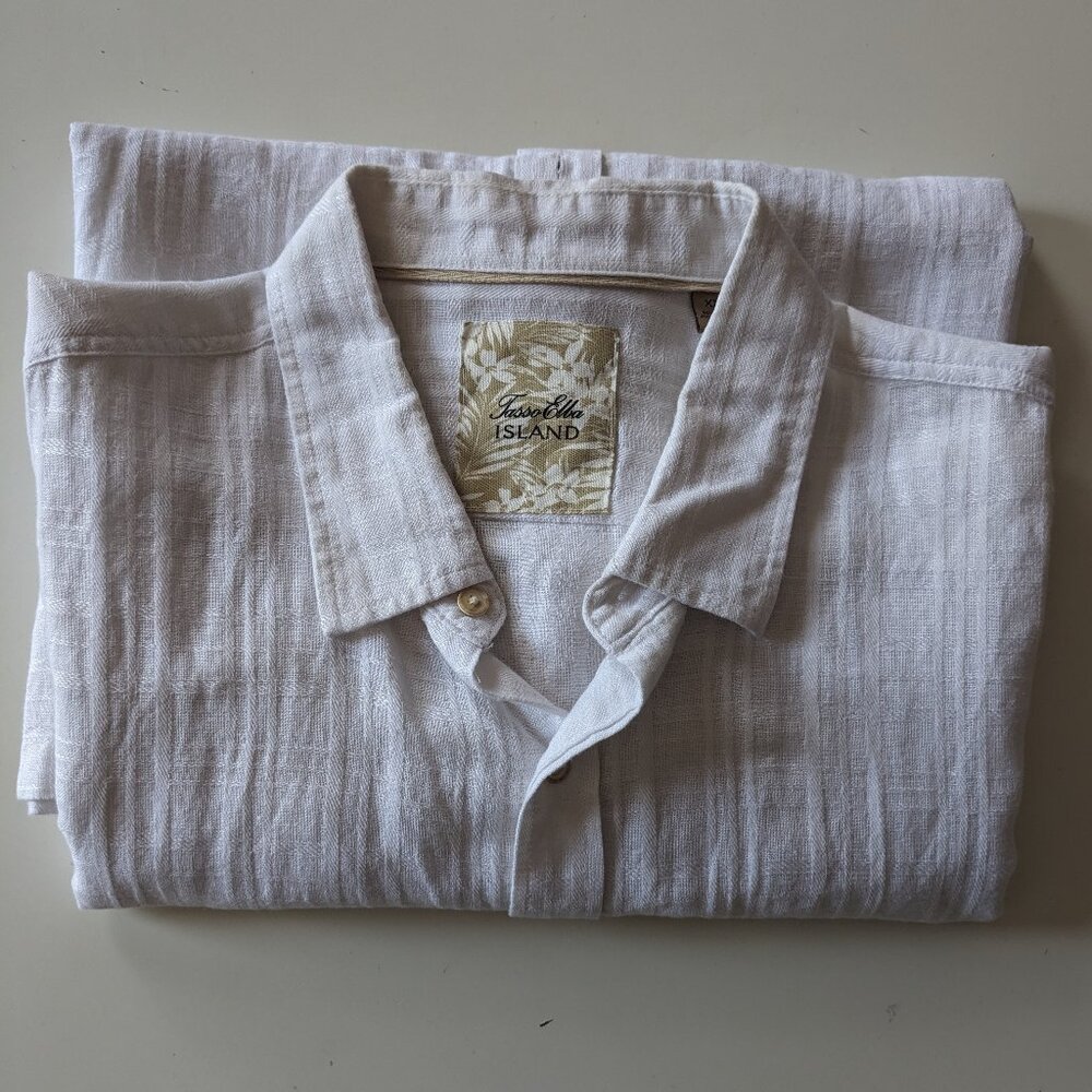 ** CLOSING CLOSET SALE. MAKE AN OFFER**!!  MEN'S TASSO ELBA ISLAND SHIRT